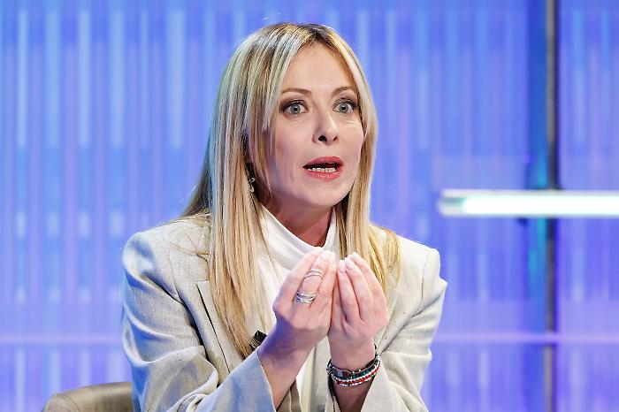 Dritto e Rovescio stasera 9 aprile: Meloni, il Medio Oriente e la battaglia per le bollette