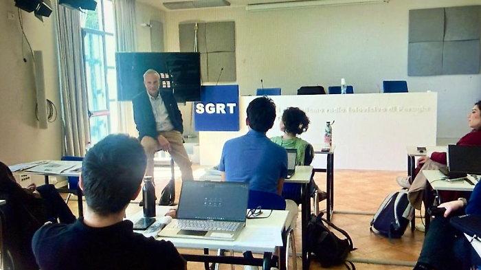 L&rsquo;informazione che cambia vince: gli allievi della Scuola di giornalismo radiotelevisivo incontrano il direttore Sergio Casagrande 