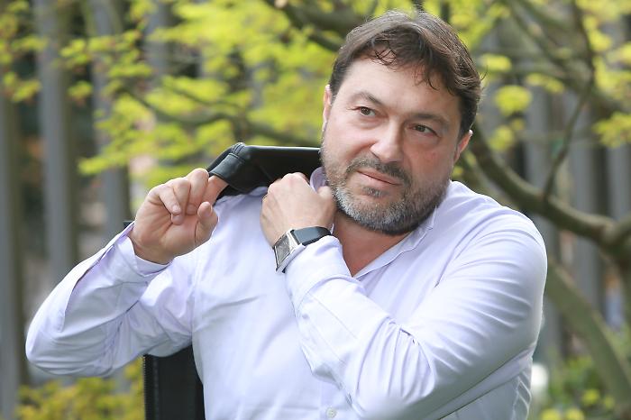 Report torna stasera 12 aprile: i polli programmati per morire in fretta, garante della Privacy e altri temi scottanti