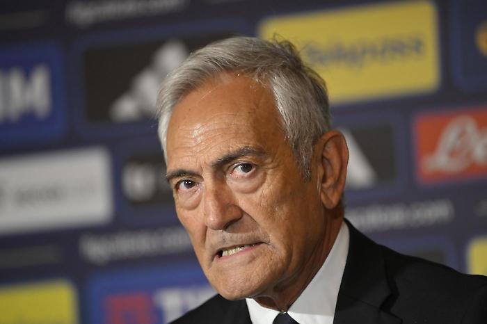 Le Iene, stasera 15 aprile: l&rsquo;angelo della morte, lo scontro Roma-Adinolfi e l'Italia fuori dai Mondiali