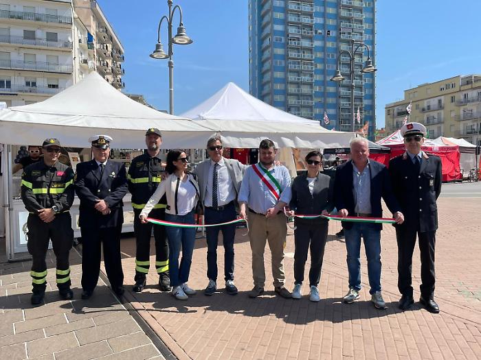 Follonica si accende: il mondo sbarca sul lungomare con Piazze d'Europa