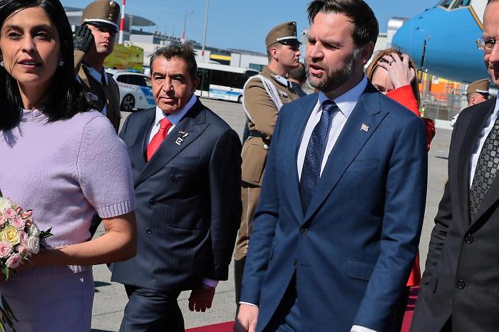 Report stasera 19 aprile: la diffida dell'inviato di Trump non ferma i segreti del caso Epstein