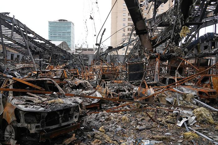 Realpolitik stasera 22 aprile: la guerra Usa-Iran e il rebus europeo, la politica si gioca il tutto per tutto