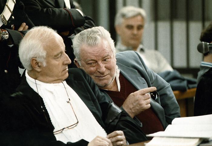 Le Iene stasera 23 aprile: Mostro di Firenze, spunta l'ombra di una suora e una lista misteriosa