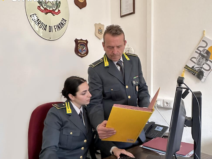 Il bancomat del dolore: a Grosseto 1,9 milioni sottratti a un disabile psichico lasciato vivere nella povert&agrave;