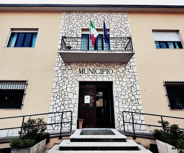 Caro benzina, Capalbio lancia lo smart working per aiutare i dipendenti che abitano lontano dal Comune