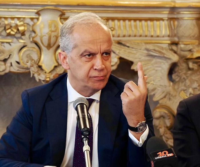 Perugia, il ministro Piantedosi su Fleximan: "E' un fenomeno da condannare assolutamente". Il video