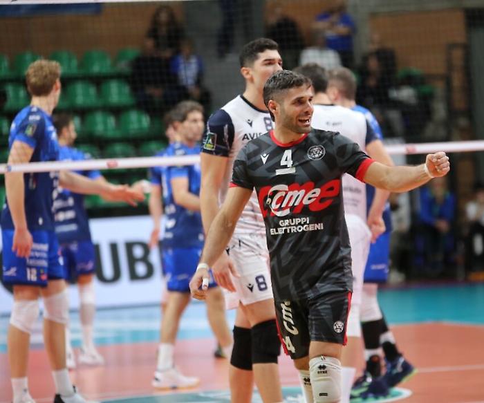 Federico Bonami: "Felice di rimanere all'Emma Villas Siena"