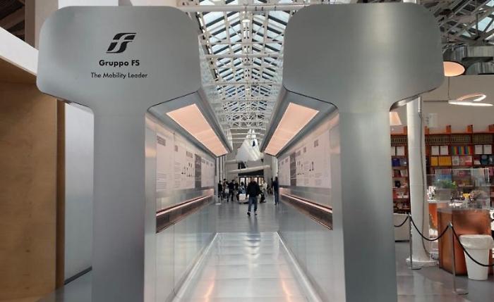 Il Gruppo FS alla Milano Design Week con l'opera "Pensiero Binario"