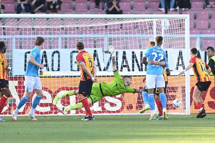 Raspadori affonda il Lecce, il Napoli si avvicina allo scudetto