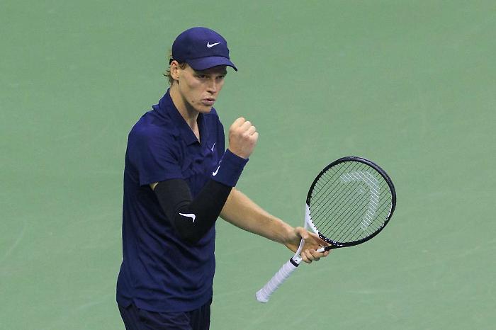 Sinner piega Auger-Aliassime, finale con Alcaraz all'Us Open