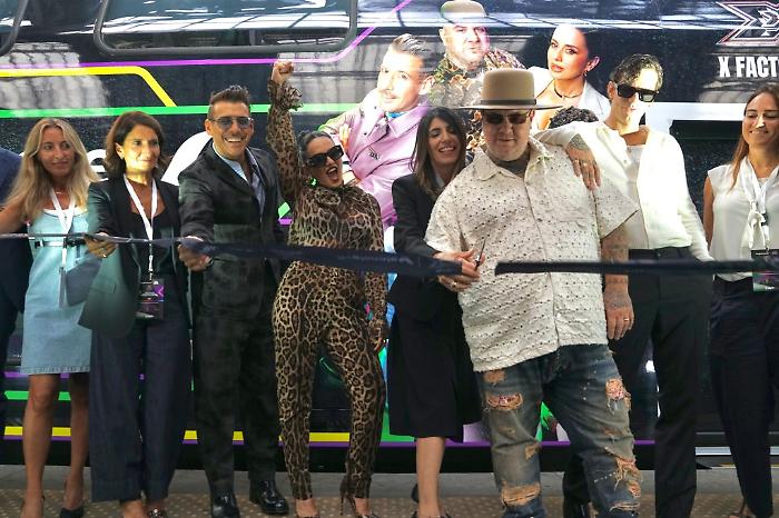 Trenitalia "viaggia con la musica", un Regionale con la livrea X Factor