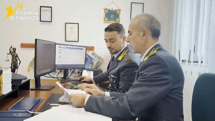 Scoperta frode con fatture false nel napoletano, sequestro per 5 milioni