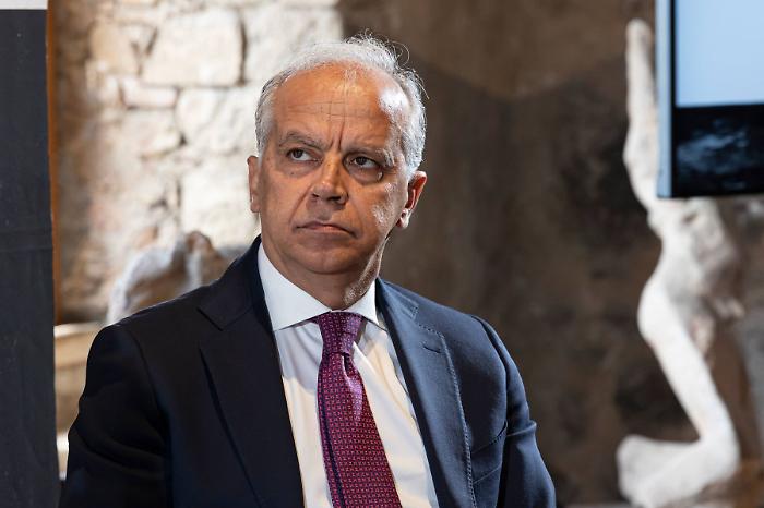 Piantedosi "Rischi terrorismo anche dai flussi di migranti irregolari"