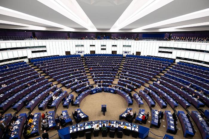Parlamento Ue "Sì al muro antidrone e a nuove sanzioni alla Russia"