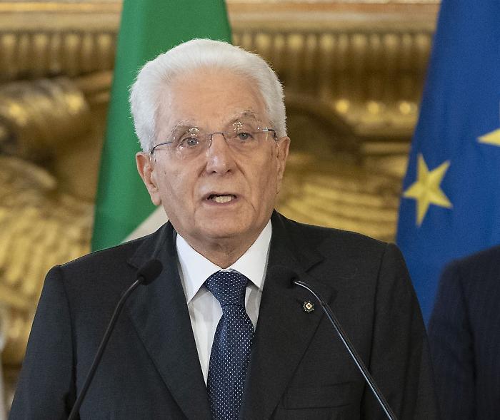 Lavoro, Mattarella "La questione salariale non può essere elusa"