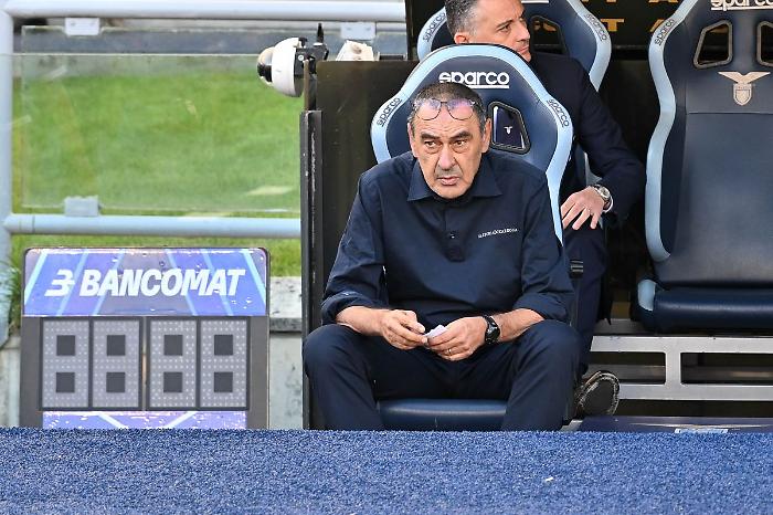 Sarri "Tante difficoltà, ma non perdo forza e convinzione"