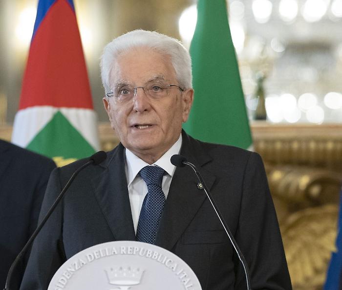 Mattarella "Necessarie nuove competenze per fronteggiare minacce alla pace"