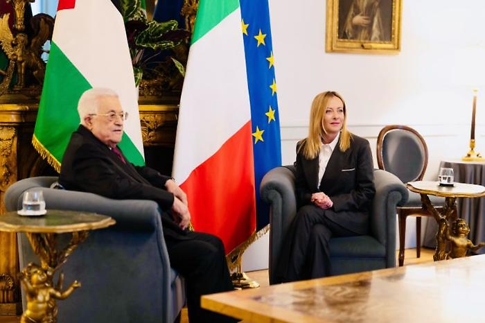 Meloni incontra Abu Mazen, dare rapida attuazione al piano Trump