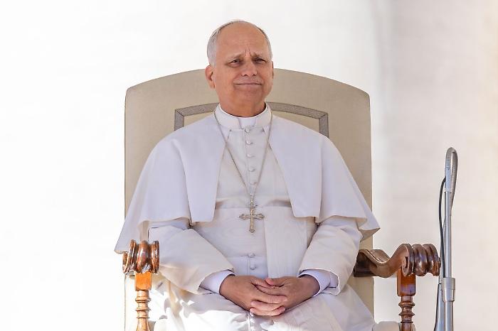 Papa "Serve impegno collettivo per lavoro stabile e dignitoso"