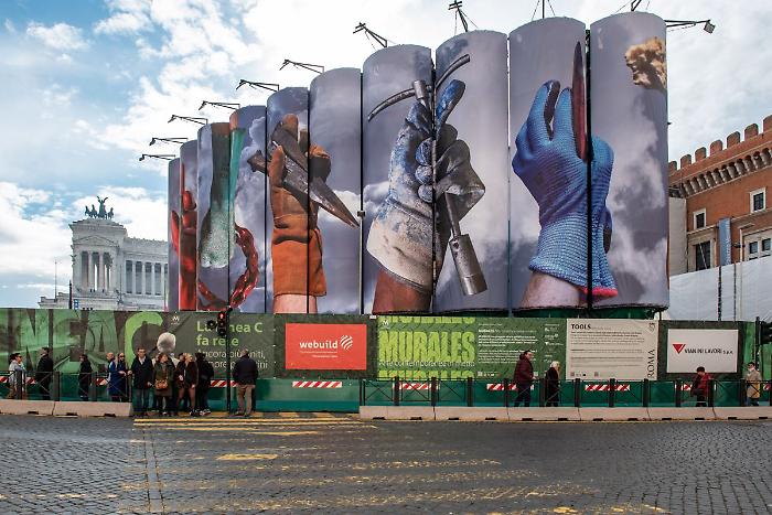 Metro C: Webuild, a Piazza Venezia terza opera 'Murales' dedicata al lavoro