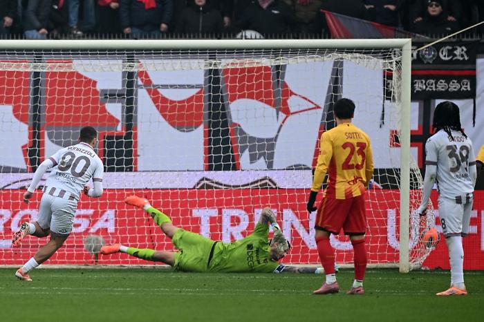 Bonazzoli-Sanabria, la Cremonese batte il Lecce 2-0
