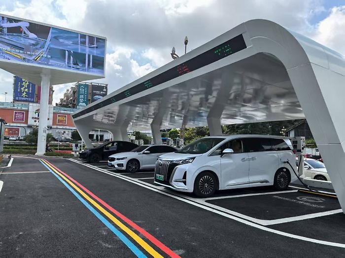 Veicoli elettrici, in Cina pi&ugrave; di 19 milioni di colonnine di ricarica