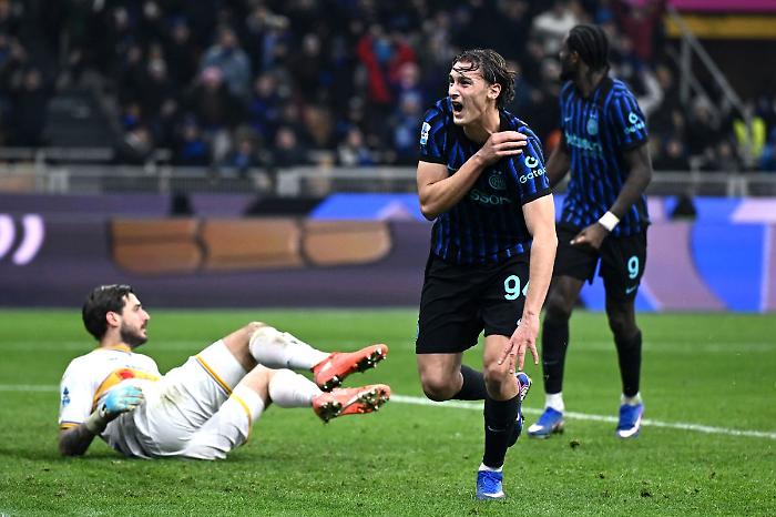 Pio Esposito firma l'1-0 al Lecce, Inter a +6 e campione d'inverno