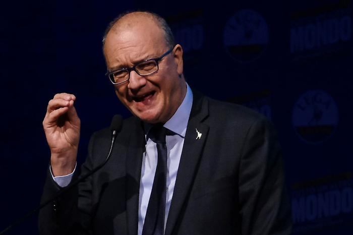 Valditara "Possibile uso metal detector nelle scuole a maggior rischio"