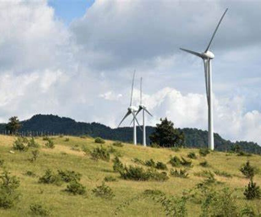 un parco eolico in Toscana