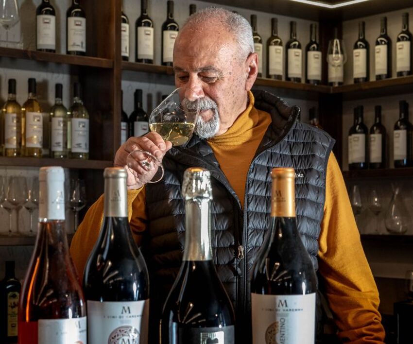 Massimo Tuccio coi suoi vini